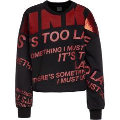 Bluza Pinko Amoremio AI 19-20 PBK2 1B1483 Y54B. Czarne bluzy damskie Pinko, m, bez wzorów, z bawełny, bez rękawów, bez kaptura. W wyprzedaży za 409,00 zł.