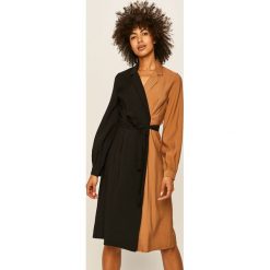Vero Moda - Sukienka. Czarne sukienki damskie Vero Moda, na co dzień, s, bez wzorów, z poliesteru, casualowe, bez kołnierzyka, z długim rękawem, długie, mini, proste. Za 259,90 zł.