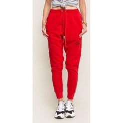 Spodnie dresowe Diamante Wear Di Hipster 5317. Czerwone spodnie męskie Diamante Wear, s, bez wzorów, z dresówki. W wyprzedaży za 149,00 zł.