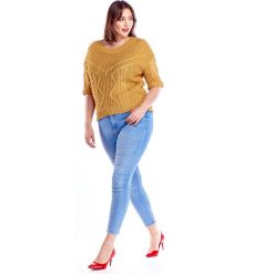 Oversize'owy sweter z rękawem 3/4 żółty. Żółte swetry damskie z poliesteru. Za 83,18 zł.