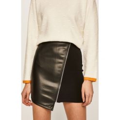Tally Weijl - Spódnica. Czarne spódniczki damskie TALLY WEIJL, na co dzień, s, bez wzorów, z elastanu, casualowe, mini, asymetryczne. Za 99,90 zł.