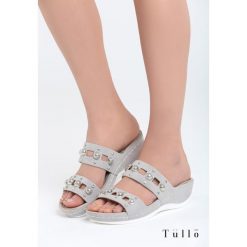 Szare Klapki Sun-Kissed. Szare koturny damskie marki Born2be, na niskim obcasie, na koturnie, z paskami. Za 79,99 zł.