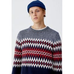 Żakardowy sweter z panelami. Zielone swetry klasyczne męskie marki Pull&Bear, m, z żakardem. Za 89,90 zł.