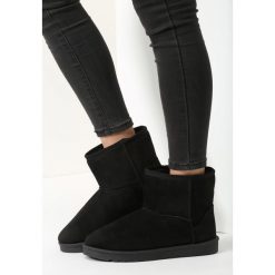 Czarne Śniegowce What's Going On. Czarne buty zimowe damskie vices, z materiału, z okrągłym noskiem, na obcasie. Za 89,99 zł.