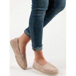 BEŻOWE ZAMSZOWE ESPADRYLE. Brązowe espadryle damskie SMALL SWAN, bez wzorów, z zamszu, bez zapięcia. Za 76,90 zł.