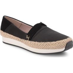 Espadryle BUTTERFLY TWISTS - Maya BT31-009-001 Black. Czarne tomsy damskie Butterfly Twists, z materiału, na płaskiej podeszwie. W wyprzedaży za 199,00 zł.