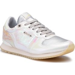 Sneakersy PEPE JEANS - Gable Reflect Mad PLS30811 White 800. Białe półbuty damskie Pepe Jeans, na co dzień, bez wzorów, z jeansu, bez obcasa, na płaskiej podeszwie, bez zapięcia. W wyprzedaży za 159,00 zł.