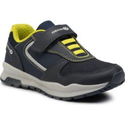 Sneakersy GEOX - J Coridan B. A J945DA 0MEFU C0749 S Navy/Lime. Niebieskie trampki chłopięce Geox, bez wzorów, ze skóry ekologicznej, na rzepy. W wyprzedaży za 149,00 zł.