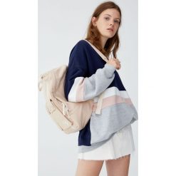 Bluza z panelami. Zielone bluzy damskie marki Pull&Bear. Za 89,90 zł.