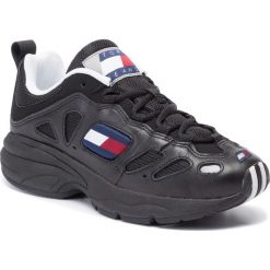 Sneakersy TOMMY JEANS - Retro Sneaker EN0EN00584 Black 990. Czarne półbuty damskie Tommy Jeans, z jeansu. W wyprzedaży za 309,00 zł.