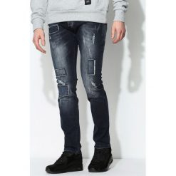 Granatowe Jeansy Earn. Szare jeansy męskie z dziurami marki Born2be. Za 49,99 zł.