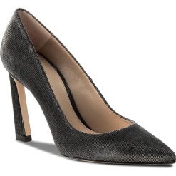 Szpilki STUART WEITZMAN - Chicster XL17440 Black Nighttme. Czarne szpilki marki Stuart Weitzman, bez wzorów, ze skóry, eleganckie, bez obcasa, na obcasie, bez zapięcia. W wyprzedaży za 999,00 zł.
