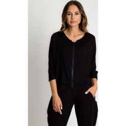 Czarna bluza zapinana na zamek RABARBAR. Czarne bluzy damskie RABARBAR, bez wzorów, bez rękawów, bez kaptura. W wyprzedaży za 69,00 zł.