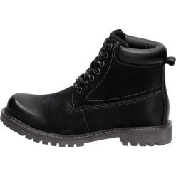 Czarne trapery damskie NEW AGE 171429-5. Czarne buty trekkingowe damskie New Age, bez zapięcia. W wyprzedaży za 129,00 zł.