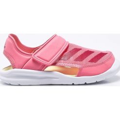 Adidas Performance - Sandały dziecięce. Różowe sandały dziewczęce marki adidas Performance, z gumy, z okrągłym noskiem, bez zapięcia. W wyprzedaży za 149,90 zł.