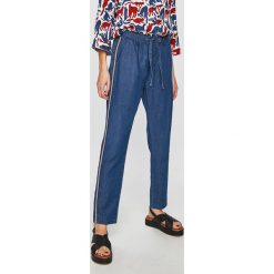 Medicine - Jeansy Take Daily. Niebieskie jeansy damskie MEDICINE. W wyprzedaży za 39,90 zł.