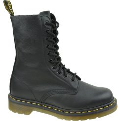 Dr. Martens 1490 22524001. Czarne glany damskie Dr. Martens, ze skóry, bez obcasa, bez zapięcia. W wyprzedaży za 599,99 zł.
