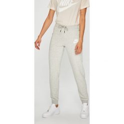 Nike Sportswear - Spodnie. Szare spodnie sportowe damskie marki Nike Sportswear, s, z bawełny. W wyprzedaży za 189,90 zł.