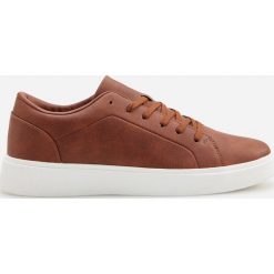 Buty w sportowym stylu -. Buty sportowe męskie Reserved, bez zapięcia. Za 99,99 zł.
