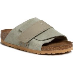Klapki BIRKENSTOCK - Kyoto 1015735 Desert Sage. Zielone klapki damskie Birkenstock, bez wzorów, ze skóry, bez obcasa. Za 439,00 zł.