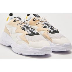 Kolorowe sneakersy na grubej podeszwie - Beżowy. Brązowe sneakersy damskie House. W wyprzedaży za 69,99 zł.