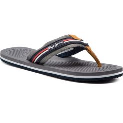 Japonki PEPE JEANS - Off Beach Basic PMS90064 Grey 945. Szare klapki męskie Pepe Jeans, bez wzorów, z jeansu. W wyprzedaży za 119,00 zł.