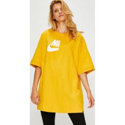 Nike Sportswear - Top. Żółte topy damskie marki Nike Sportswear, s, z nadrukiem, z bawełny, z okrągłym kołnierzem. W wyprzedaży za 169,90 zł.