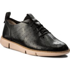 Półbuty CLARKS - Tri Etch 261325194 Black Leather. Czarne półbuty damskie Clarks, na co dzień, bez wzorów, ze skóry, bez obcasa, na płaskiej podeszwie, bez zapięcia. W wyprzedaży za 229,00 zł.