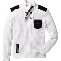 Sweter "Slim fit" bonprix biały. Białe swetry klasyczne męskie bonprix, m, z aplikacjami, z tkaniny. Za 59,99 zł.