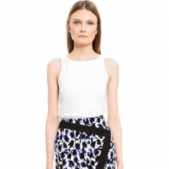 Top w kolorze białym. Szare topy damskie marki Simple, z dzianiny, eleganckie, z dekoltem w łódkę. W wyprzedaży za 79,95 zł.