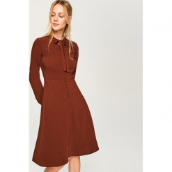 Sukienka w stylu retro - Brązowy. Brązowe sukienki marki Reserved, retro. Za 139,99 zł.