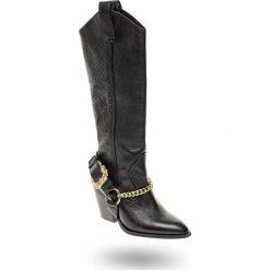 KOWBOJKI Versace Jeans Couture. Czarne kozaki damskie Versace Jeans Couture, z jeansu, na wysokim obcasie, na klamry. Za 1198,45 zł.