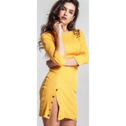 Żółta Sukienka Take Pleasure In. Żółte sukienki damskie other, na co dzień, s, bez wzorów, bez kołnierzyka, bez rękawów, mini, proste. Za 59,99 zł.