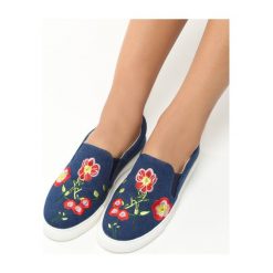 Granatowe Slip On Panka. Szare tenisówki damskie Born2be, z haftami. Za 39,99 zł.