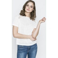 Answear - Top Agnes. Białe topy damskie marki ANSWEAR, s, z poliesteru, z okrągłym kołnierzem. W wyprzedaży za 59,90 zł.