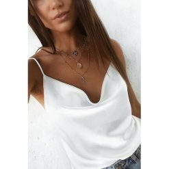Top READA WHITE. Białe topy damskie IVET, bez wzorów, bez kołnierzyka. W wyprzedaży za 39,00 zł.
