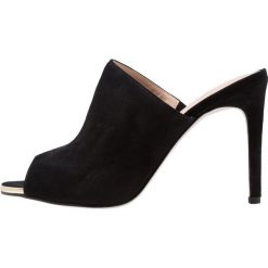 Carvela GRACEFUL Klapki black. Czarne klapki damskie marki Carvela, z weluru. Za 569,00 zł.