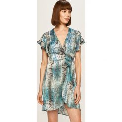 Marciano Guess - Sukienka. Niebieskie sukienki damskie MARCIANO GUESS, z aplikacjami, z poliesteru, bez kołnierzyka, z krótkim rękawem, krótkie, mini, rozkloszowane. Za 839,90 zł.