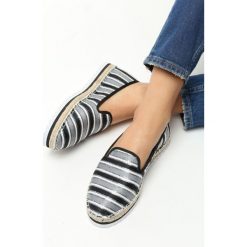 Czarne Espadryle Ambiva. Czarne espadryle damskie Born2be, bez wzorów, bez obcasa, na płaskiej podeszwie. Za 39,99 zł.