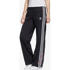 Adidas Originals Spodnie dresowe Czarny. Czarne spodnie damskie adidas Originals, z poliesteru. Za 283,95 zł.