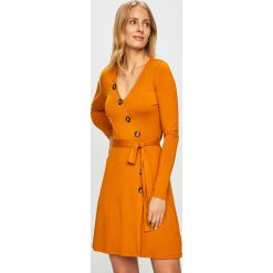 Answear - Sukienka. Sukienki damskie ANSWEAR. W wyprzedaży za 49,90 zł.