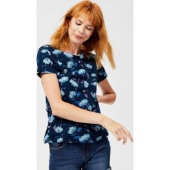 Bluzka bawełniana w kwiaty. Niebieskie bluzki damskie Moodo, xs, w kwiaty, z bawełny, bez kołnierzyka, bez rękawów. Za 24,99 zł.
