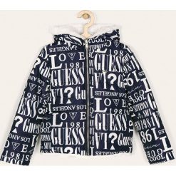 Guess Jeans - Kurtka dwustronna dziecięca 118-175 cm. Niebieskie kurtki dziewczęce Guess Jeans, z aplikacjami, z poliesteru, krótkie, z kapturem. W wyprzedaży za 379,90 zł.