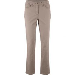 Sweter ze sztrasami bonprix ciemnobrązowo-złocisty. Pomarańczowe jeansy damskie bonprix, bez wzorów, bez rękawów, bez kaptura. Za 129,99 zł.