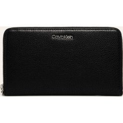 Calvin Klein - Portfel. Czarne portfele damskie Calvin Klein, bez wzorów, ze skóry ekologicznej. W wyprzedaży za 199,90 zł.