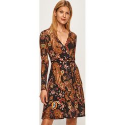 Desigual - Sukienka. Czarne sukienki damskie Desigual, na co dzień, s, bez wzorów, z elastanu, casualowe, bez kołnierzyka, z długim rękawem, długie, mini, rozkloszowane. W wyprzedaży za 239,90 zł.