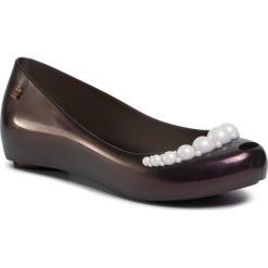 Baleriny MELISSA - Ultragirl Girly Ad 32854 Black 19936. Czarne baleriny damskie Melissa, bez wzorów, z tworzywa sztucznego, bez obcasa, bez zapięcia. W wyprzedaży za 239,00 zł.