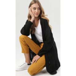 Czarny Kardigan Amalidoe. Czarne swetry damskie Born2be, uniwersalny, bez wzorów, bez rękawów, bez kaptura. Za 129,99 zł.