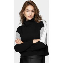 Bluza damska BLD604 - głęboka czerń - Outhorn. Bluzy damskie Outhorn, bez wzorów, z krótkim rękawem, krótkie, bez kaptura. W wyprzedaży za 89,99 zł.