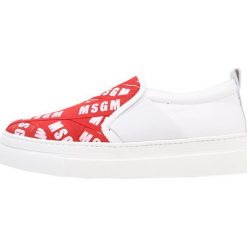 MSGM MULTISTRAP LOGO SLIP ON Półbuty wsuwane white. Białe półbuty damskie marki MSGM, ze skóry. W wyprzedaży za 514,50 zł.